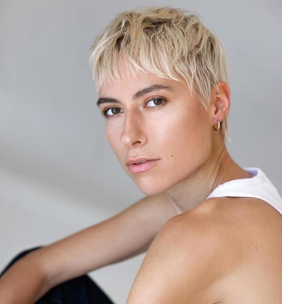 Elisa – Schauspieler & Darsteller Sedcard bei JustInCast