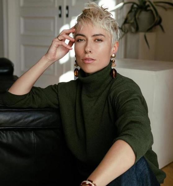 Elisa L. – Schauspiel Sedcard-Foto 2 bei JustInCast