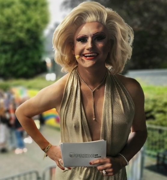 Meryl D. – Moderation Sedcard-Foto 3 bei JustInCast