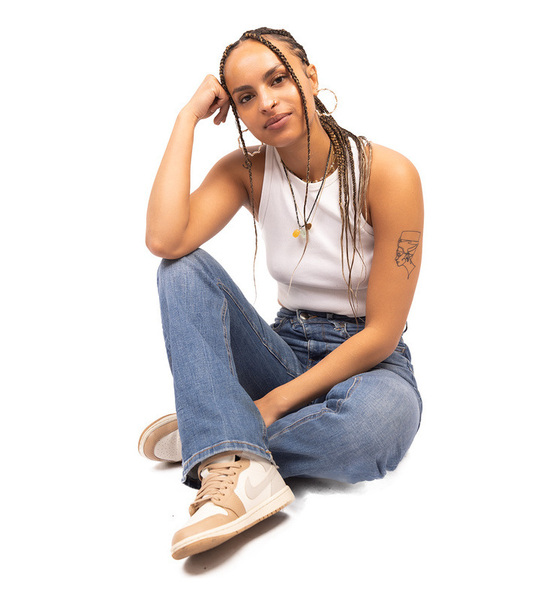 Nadine S. – Real People Sedcard-Foto 5 bei JustInCast