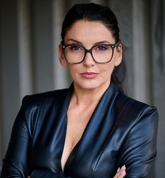 Desiree P. – Schauspiel Sedcard-Foto 5 bei JustInCast
