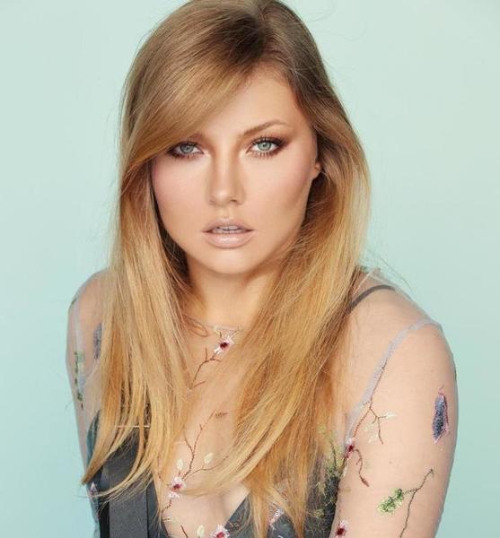 Anna  W. – Tanz Sedcard-Foto 5 bei JustInCast