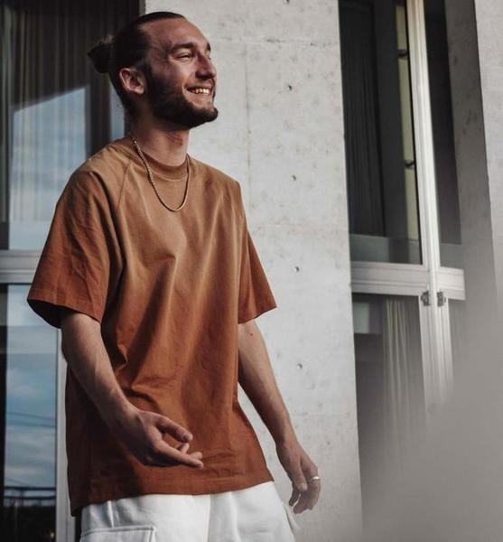 Devin – Tänzer für Events & Shows Sedcard bei JustInCast