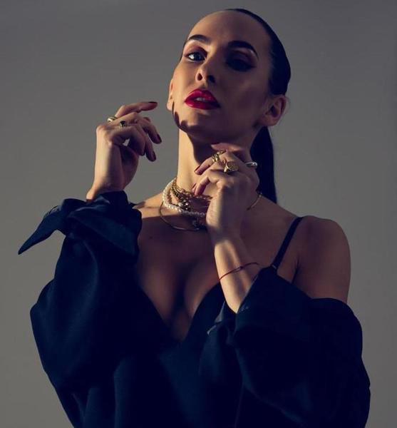 Alona V. – Tanz Sedcard-Foto 4 bei JustInCast