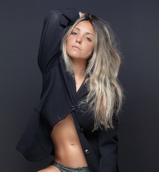 emmanuelle – Tänzer für Events & Shows Sedcard bei JustInCast