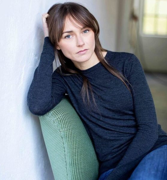 Kirsten  E. – Moderation Sedcard-Foto 3 bei JustInCast