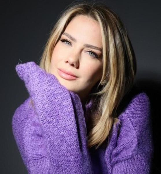 derya t. – Moderation Sedcard-Foto 2 bei JustInCast