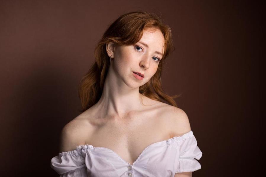 Julie – Schauspieler & Darsteller Sedcard bei JustInCast