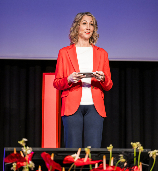 Corine B. – Moderation Sedcard-Foto 5 bei JustInCast