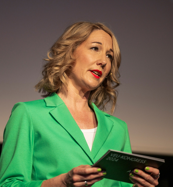 Corine B. – Moderation Sedcard-Foto 4 bei JustInCast